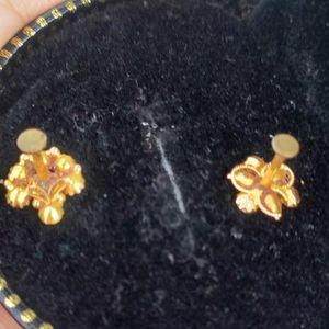 2 Pure Gold Noise Flower Pins