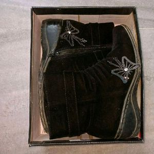 Black Velvet* Boots 🥾 ‼️ 699 coins