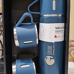 Geofluid Vacuum Thermas Bottle With Cups