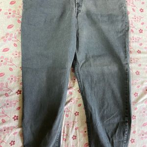 Grey boyfriend jeans