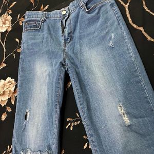 Lightly Washed Distress Jeans!!😍