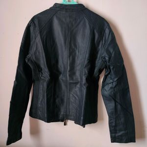 BLACK LEATHER JACKET