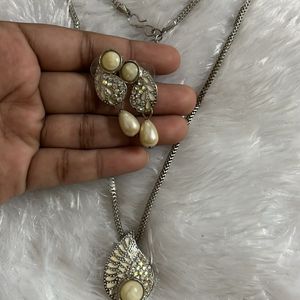 White Pearl Necklace Set