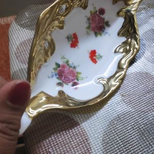 Vintage Porcelain Shell Shaped ,two Small Plates