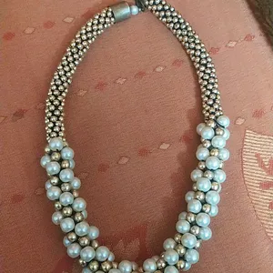 pearl neckpiece