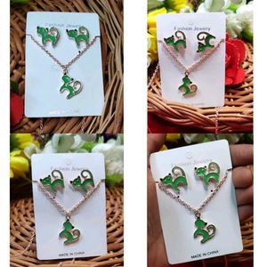 Beautiful 10 Pieces Pendant And Earrings