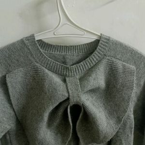 Knitted Grey Sweater With Bow In Front