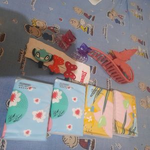 4 Pocket Tissues With 1 Clacher And 5 Cute Clips.