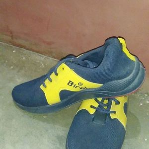 Allmost New Men Sneaker Shoe Size 10.