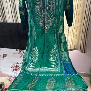 Perfect Pakistani kurta With Chiffon Dupatta