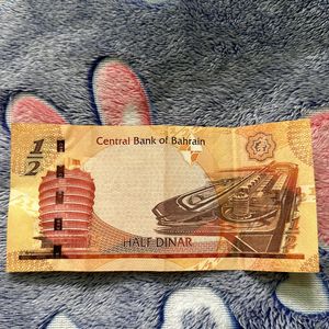 Bahrain half Dinar currency note