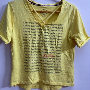 I Am Selling Vibrant Lee Cooper Tshirt