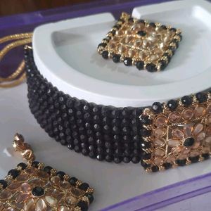 Black Choker Set With Maang Tika