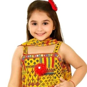 Girls kurti and pant set.