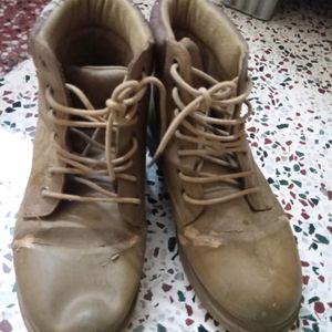 USED BROWN HIGH NECK SHOES/BOOTS