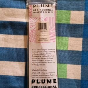Plume Tapered Eyeshadow Blending Brush - P24