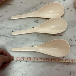 3 piece serving bowls and spatula