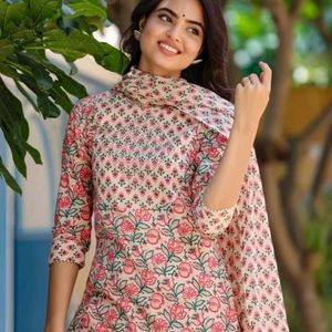 Fashionable Floral Kurti Set💕