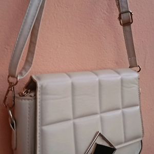 Pretty Nude Slingbag.Pics May Differ In Real.