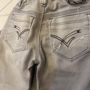 kid jeans… very new and good condition… worth it