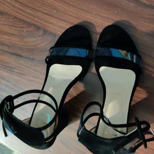 30 Rs Off :Black Heel