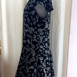 BLACK FLORAL PRINTED DRESS WITH BUTTONS