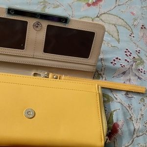 Ladies Clutch In Yellow Colour