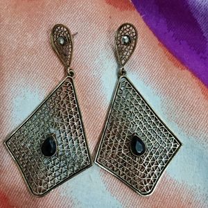 Elegant Mesh Drop Earrings with Black Stone Accent