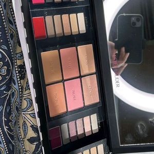 Estee lauder 42 Shades Endless Looks Pallette