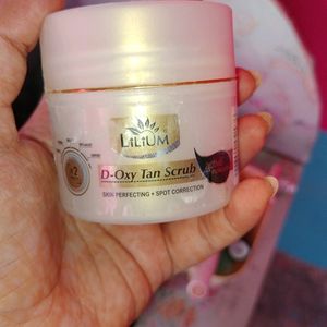 Lilium Cosmetics Tan Removal Scrub