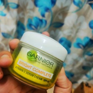 Free Delivry Garnier Face wash + Vitamin Bright