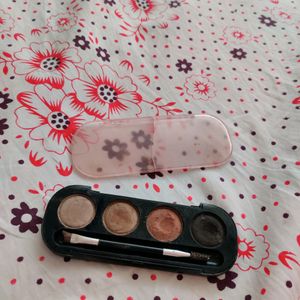 Miss Claire Eyeshadow palette