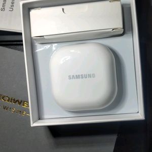 Samsung Buds And Premium WS Apple Watch