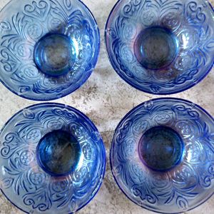 4 Glass Bowls