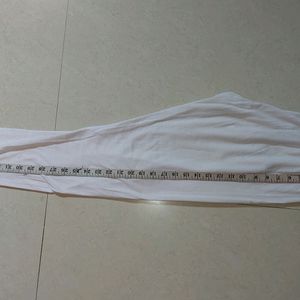 White Skinny Legging Slightly Used. Size: L