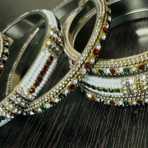 Pearl bangle set metal base