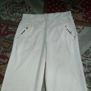 white jegging /pant