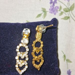 Gold shine earrings and