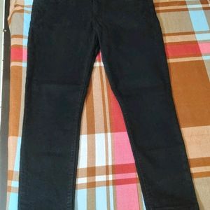 SKINNY FIT BLACK JEANS