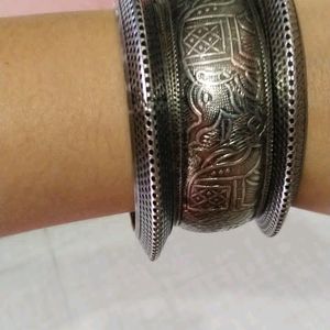 Silver Colour Women Bangles Set And Size Is 2.5