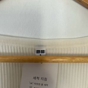 Uniqlo Ribbed Top