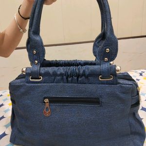 Blue Handbag With Multiple Pockets