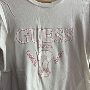 STEAL THE DEAL- GUESS TSHIRT