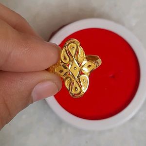 Beautiful New Ladies Ring