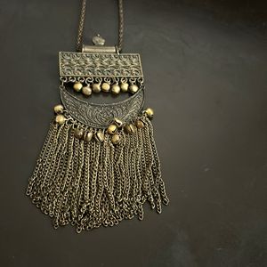 Pretty Hanging Necklace