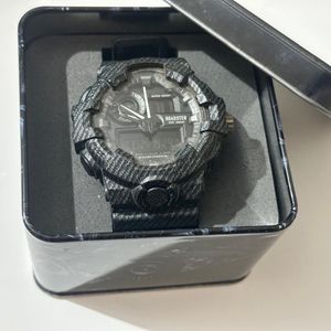 Roadster Men Black Dial & Strap Analogue Watch