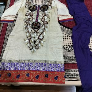 Silk Suit Set For Sale In Good Condition