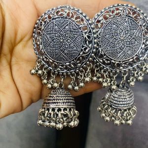 Silver Metal Jwellery Set With Ear Rings