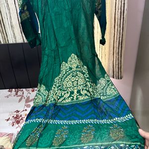 Perfect Pakistani kurta With Chiffon Dupatta