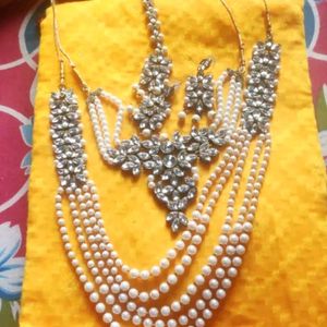 Jewellery Set(Mangtika, Earrings,Choker,Long Haar)